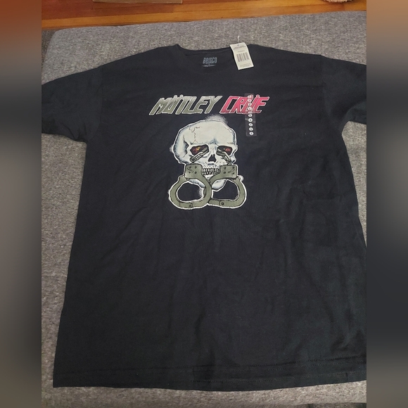 Nwt Motley Cru tee Large - Picture 1 of 4